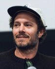 جدل يهزّ صناعة السينما: نجم هوليوود اليهودي آدم برودي يصف أفعال إسرائيل في غزة بالإبادة