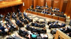 مجلس النواب يقرّ مشاريع قوانين أبرزها منح 6 رواتب إضافية للعسكريين والموظفين وفتح اعتماد في موازنة 2026