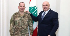 رئيس الجمهورية وقائد الجيش زارا ثكنة بنوا بركات في صور وبحثا مع قائد قطاع جنوب الليطاني الاعتداءات الإسرائيلية ومهمات الجيش
