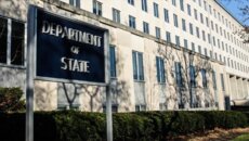 الخارجية الأميركية: طلبنا من موظفينا غير الأساسيين في مالي وعائلاتهم مغادرتها لأسباب أمنية