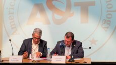 مذكرة تفاهم بين وزارة الدولة لشؤون التكنولوجيا وجامعة AUT