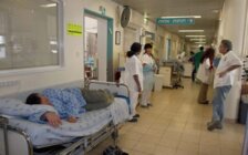 القناة 12 الإسرائيلية: وزارة الصحة أصدرت تعليمات للمستشفيات بمراجعة تعليمات الانتقال السريع لحالات الطوارئ
