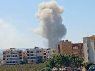 غارة إسرائيلية على المبنى المهدد في العباسية