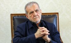 الرئيس الإيراني: الراية التي جاهد الخامنئي لإبقائها مرفوعة لن تسقط أرضا