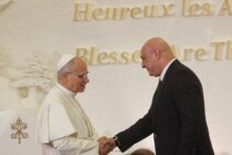 البابا لاوون يغادر القصر الجمهوري متجها الى السفارة البابوية