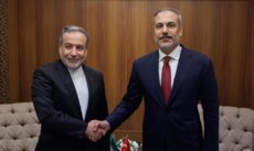 عراقجي أطلع نظيره التركي على تطورات وقف إطلاق النار والجهود الدبلوماسية لإنهاء الحرب