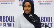 النائبة الديمقراطية إلهان عمر حققت فوزاً ساحقاً في الانتخابات التمهيدية للحزب بولاية ⁧‫مينيسوتا