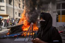 وزير الداخلية الفرنسي: تعليق استخدام القنابل الصوتية ضد المشاركين في الاحتجاجات الطالبية