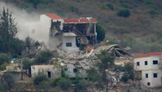 الجيش الإسرائيلي نفذ تفجيراً ضخماً مستهدفاً ما تبقى من منازل في بلدة المنصوري