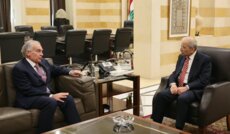 سلام التقى أرنو وأكدا أهمية تحييد لبنان عن أي تصعيد أو تطورات قد تشهدها المنطقة