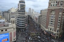 عشرات آلاف المتظاهرين في مدريد ومدن إسبانية أخرى على خلفية أزمة السكن