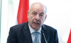 الرئيس المجري يعتزم توقيع تعديل دستوري ينهي فترة ولايته