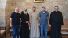 المطران بونجم زار دير مار أنطونيوس قزحيا- الوادي المقدس وعربة قزحيا