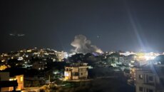 النشرة: الطيران الحربي الاسرائيلي يستهدف الابنية المهددة في بلدة انصار في جنوب لبنان