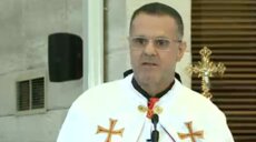 الاب طربيه في ذكرى شفاء نهاد الشامي: مار شربل يوزع نعم الرب يسوع على البشر