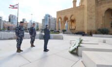 ممثّل الحجار وضع إكليلًا على ضريح وسام الحسن: عهدنا مواصلة العمل لحماية المواطنين