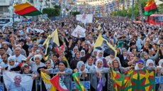 الآلاف الأكراد تظاهروا في دياربكر للمطالبة بالإفراج عن أوجلان