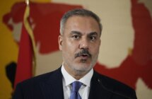 فيدان: الأزمة السورية ليست مشكلة تركية فحسب بل مسألة إقليمية بحكم حدودها مع العراق والأردن ولبنان