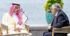 وزيرا خارجية السعودية وباكستان ناقشا التطورات في اليمن وسلامة الملاحة البحرية