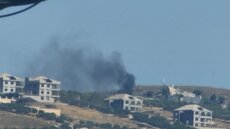 استهداف سيارة بغارة من مسيرة إسرائيلية في منطقة دوحة كفررمان لجهة الدبشة