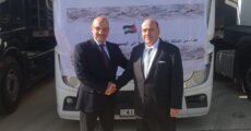 السفير الأردني خلال استقباله قافلة مساعدات من الأردن: 25 شاحنة تحمل مواد إغاثية وطبية وغذائية