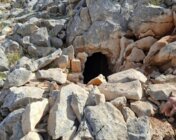 الجيش: عثرنا على نفق غير مكتمل وقديم العهد وخالٍ من أي محتويات في العاقورة- جبيل