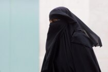 مدينة إسبانية حظرت تغطية الوجه بالكامل في معظم الأماكن العامة