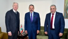وزير الخارجية بحث مع ممثل الرئيس الفلسطيني بالعلاقات الثنائية وأوضاع المخيمات وغزة