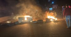 عسكريون متقاعدون قطعوا الطرقات في عدد من المناطق للمطالبة بلحظ مطالبهم ضمن مشروع الموازنة