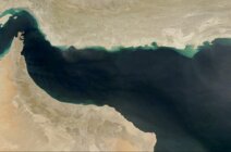 الجيش الأميركي فتش ناقلة نفط ترفع علم إيران ويفرج عنها بخليج عمان